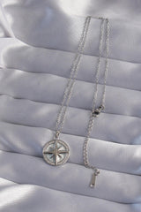 Gümüş Renk Zirkon Taşlı Kutup Yıldızı Kolye