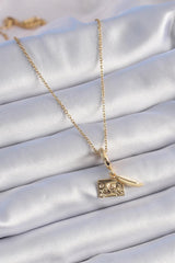 Çelik Gold Renk Kalp Detay Mektup Figür Charm Model Kadın Kolye