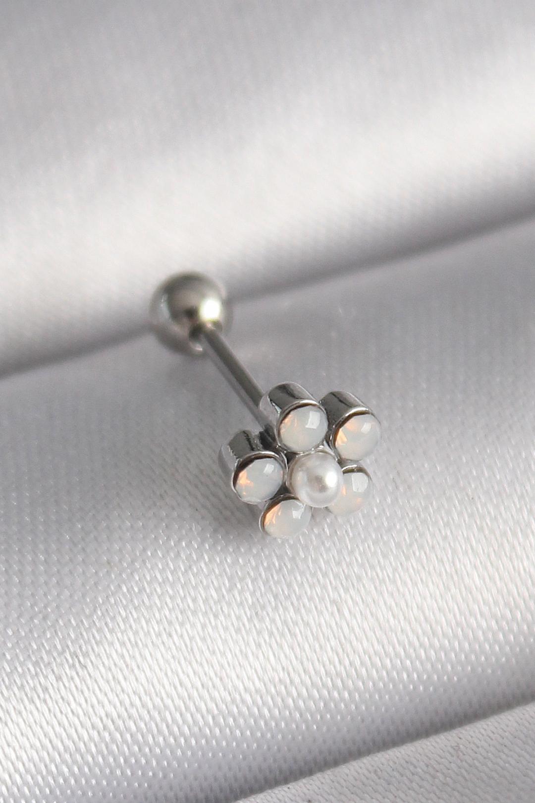 Çelik Gümüş Renk Zirkon Taşlı Çiçek Model Tragus Piercing