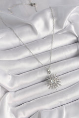 Çelik Gümüş Renk Zincir Zirkon Taşlı Güneş Model Sedefli Ay İşleme Detay Kadın Kolye