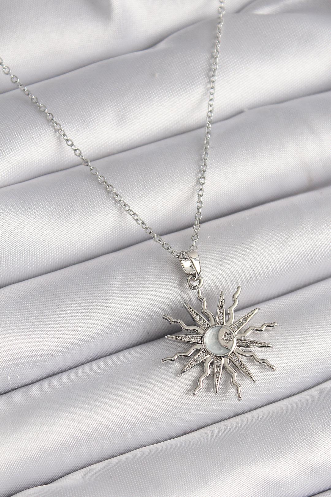 Çelik Gümüş Renk Zincir Zirkon Taşlı Güneş Model Sedefli Ay İşleme Detay Kadın Kolye