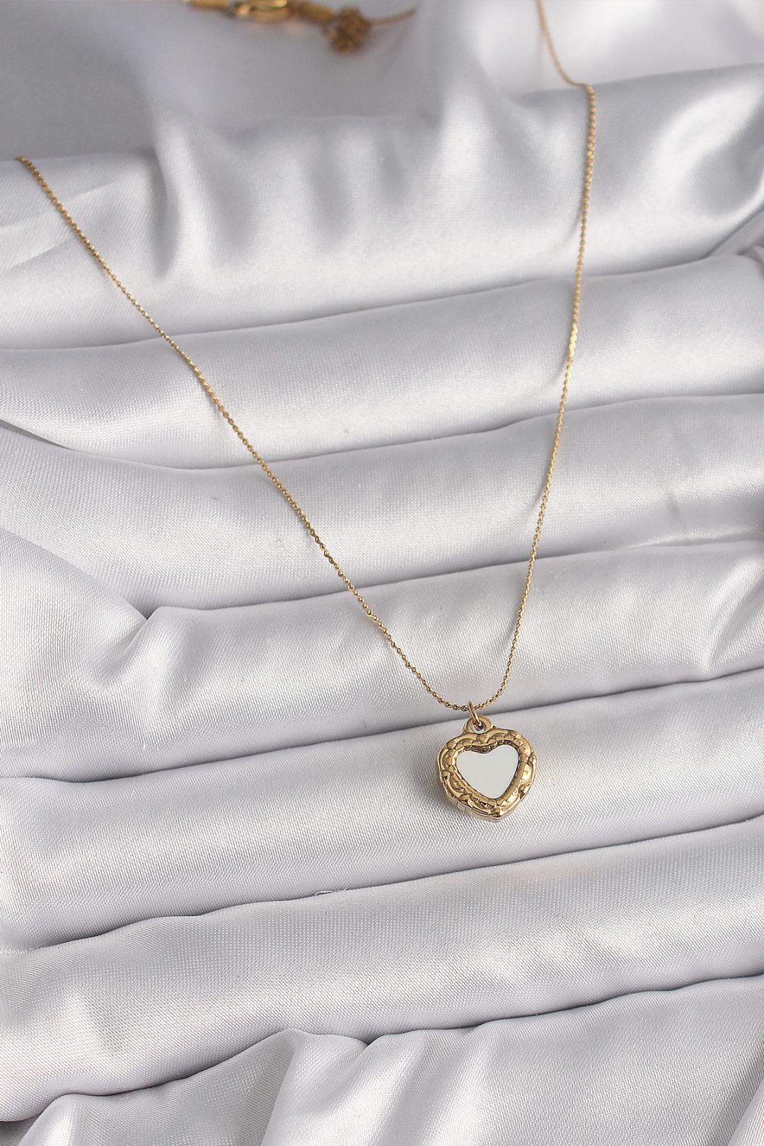 Gold Renk Zincir Sedefli Kalp Model Kadın Kolye