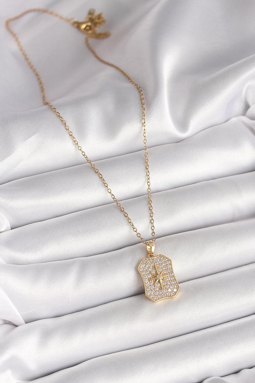 Çelik Gold Renk Zincir Zirkon Taşlı Kutup Yıldız İşlemeli Madalyon Model Kadın Kolye