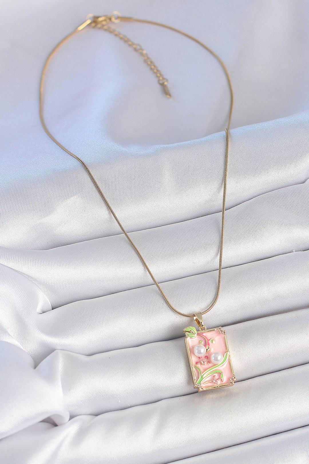 Çelik Gold Renk Zincir Pembe Mineli İncli Çiçek İşlemeli Portre Model Kadın Kolye