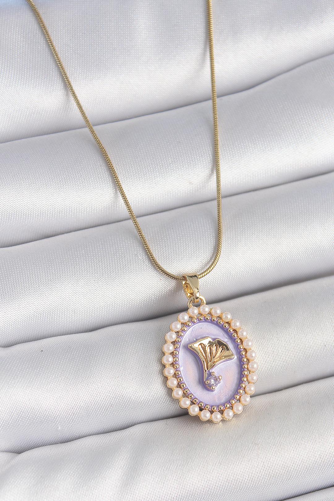 Çelik Gold Renk Zincir Mor Mineli İncili Zirkon Taşlı Çiçek İşlemeli Portre Model Kadın Kolye