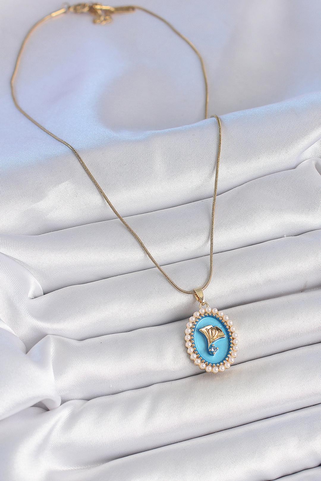 Çelik Gold Renk Zincir Mavi Mineli İncili Zirkon Taşlı Çiçek İşlemeli Portre Model Kadın Kolye
