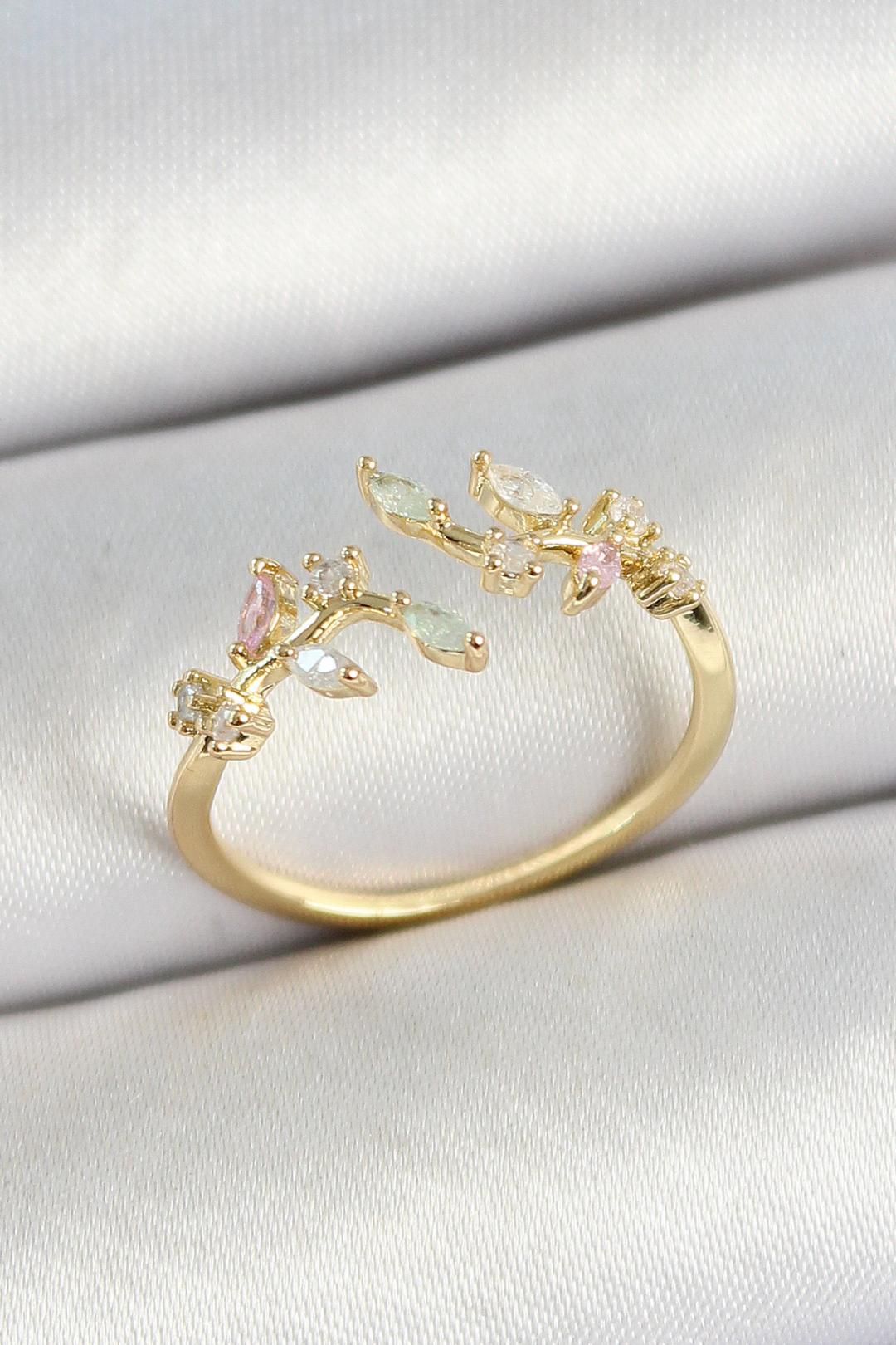 Pirinç Yaprak Figürlü Zirkon Taşlı Gold Renk Ayarlanabilir Kadın Yüzük