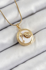 Beyaz Mineli Sanatsal Portre İstiridye Model Gold Renk Kadın Kolye