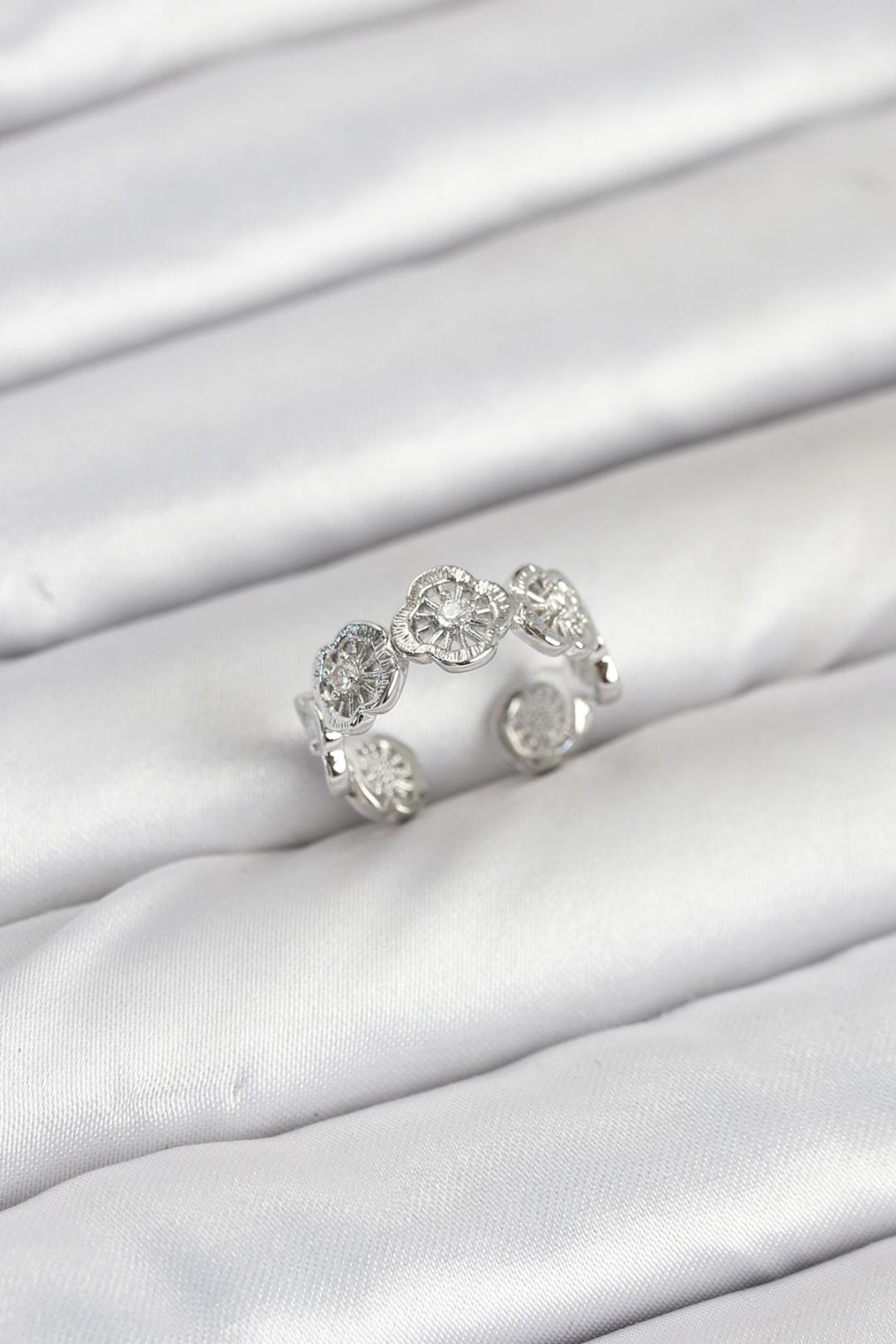 Pirinç Gümüş Renk Yonca Model Kadın Yüzük