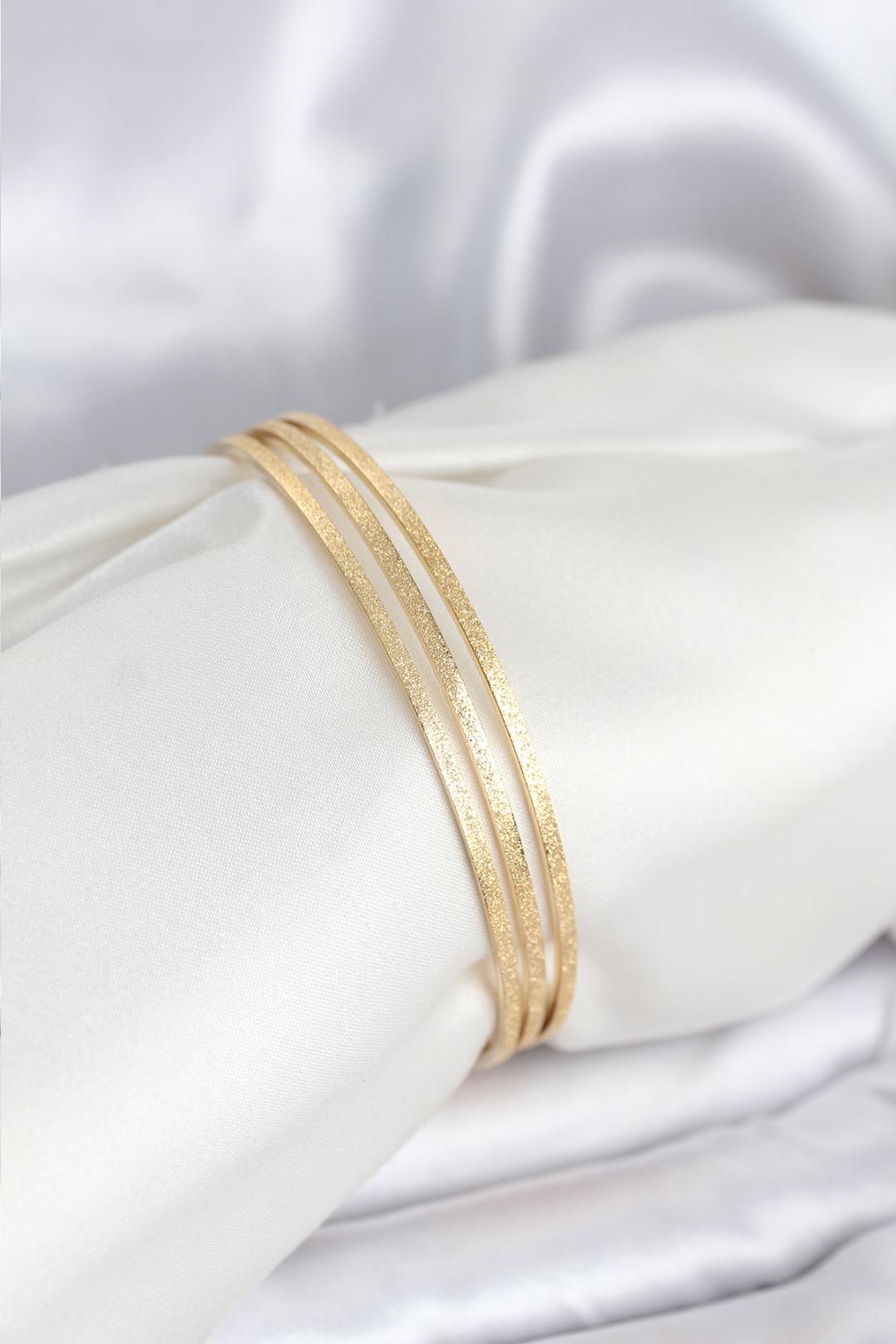 Çelik Gold Renk Simli Model Ajda 65 mm Kadın Bileklik