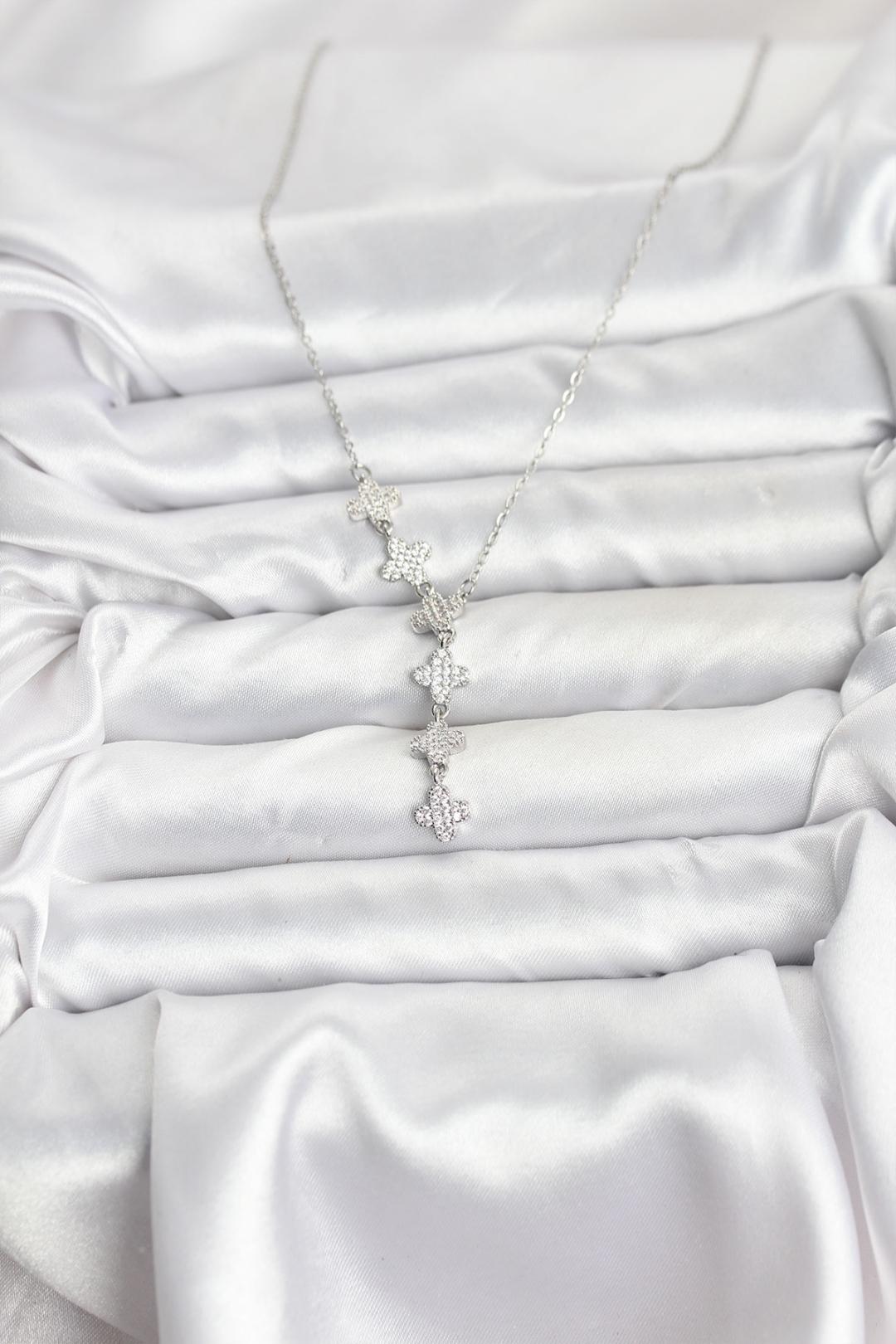 Çelik Zincir Gümüş Renk Yonca Model Kadın Kolye