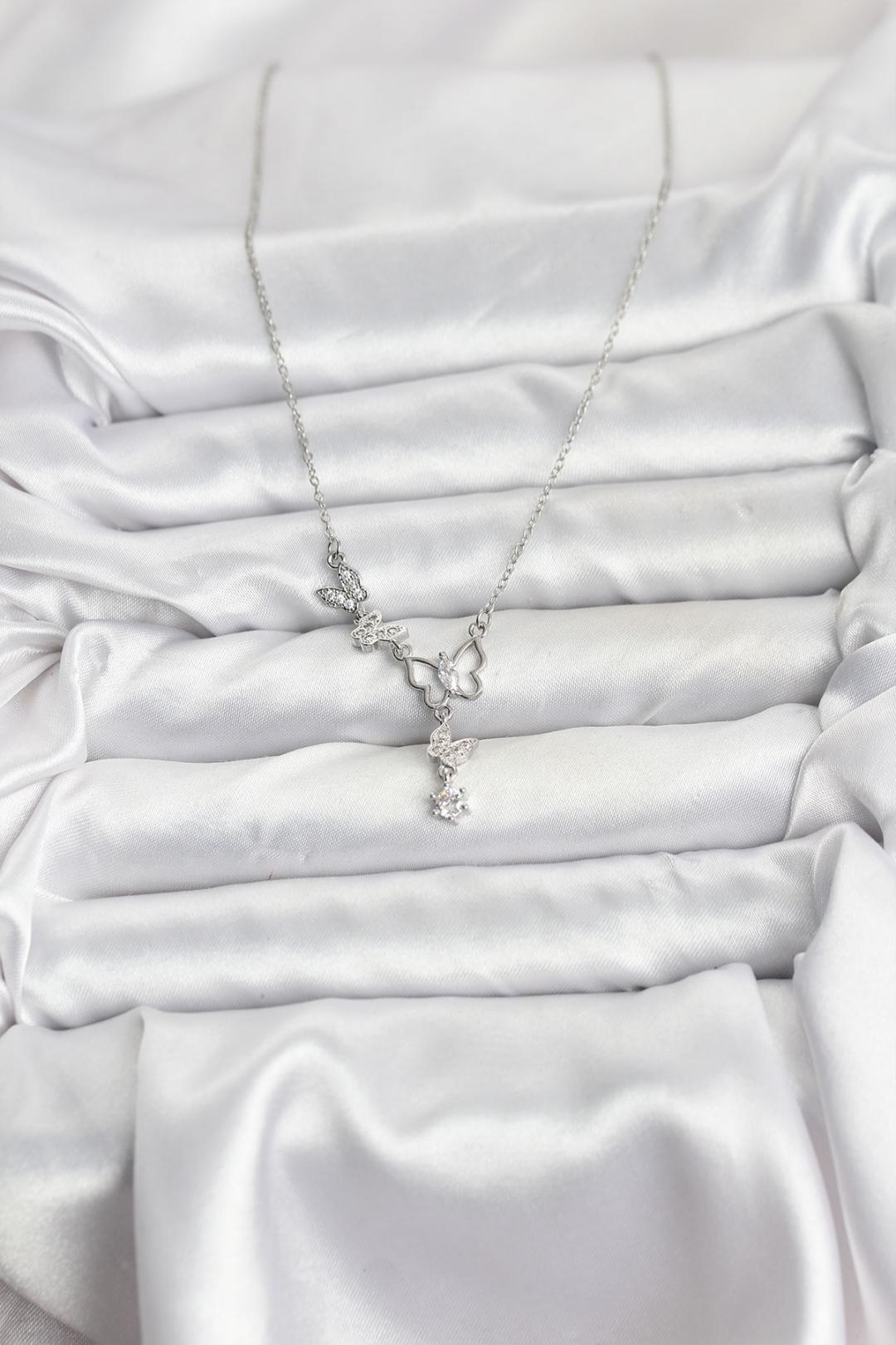 Çelik Zincir Gümüş Renk Kelebek Model Kadın Kolye