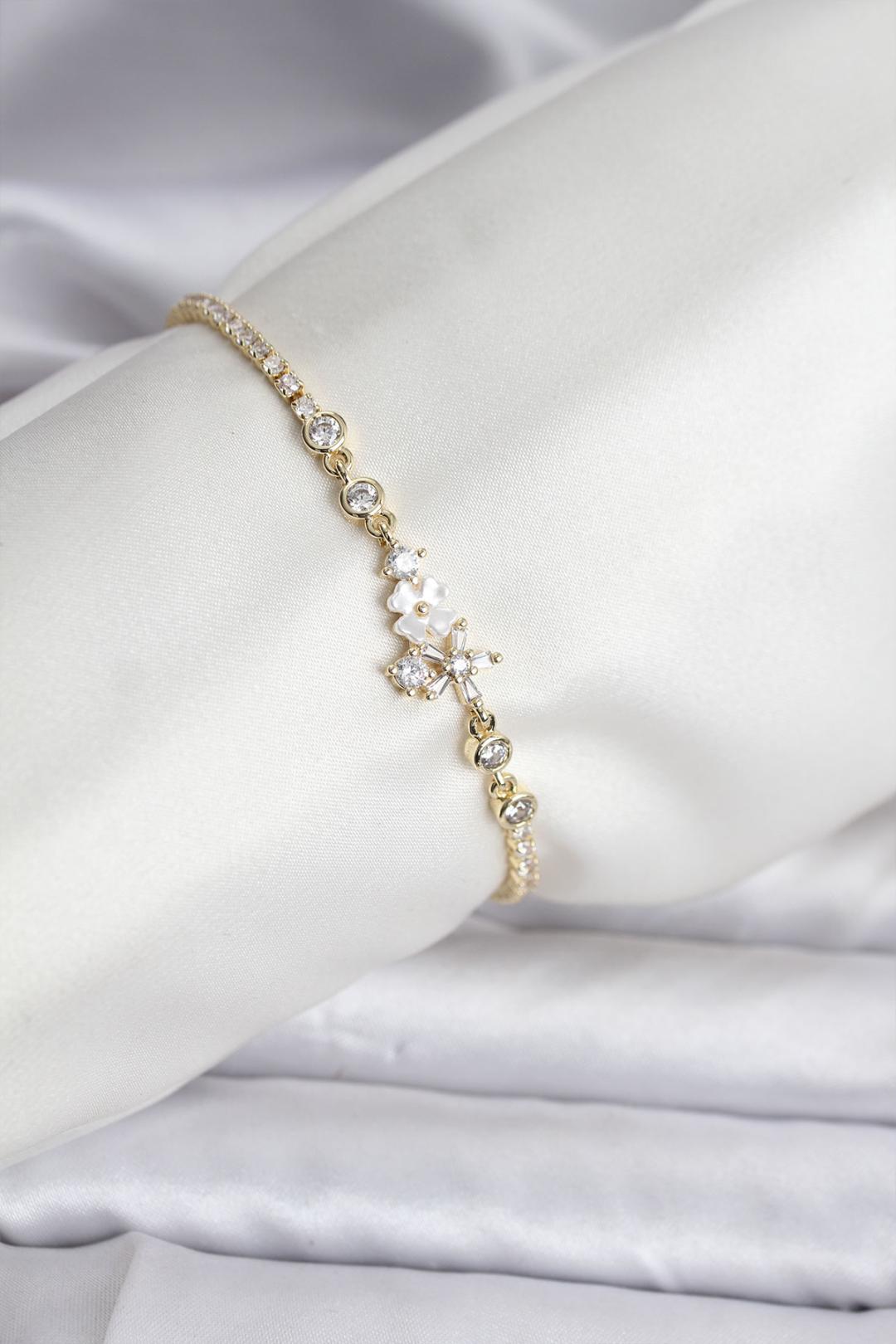 Çiçekli Model Zirkon Taşlı Gold Renk Su Yolu Kadın Bileklik