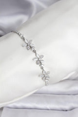 Çiçek Model Zirkon Taşlı Gümüş Renk Pirinç Su Yolu Kadın Bileklik